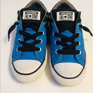 Boys converse